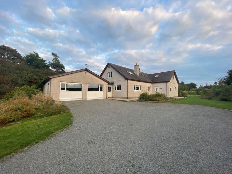 Jaw-Dropping Beach House In Anglesey Benllech Bagian luar foto