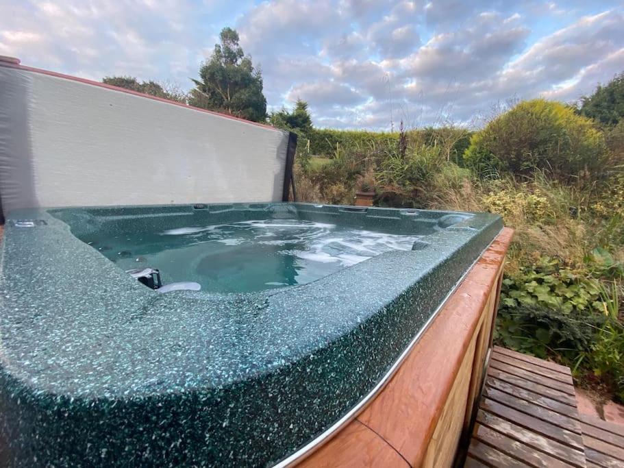 Jaw-Dropping Beach House In Anglesey Benllech Bagian luar foto