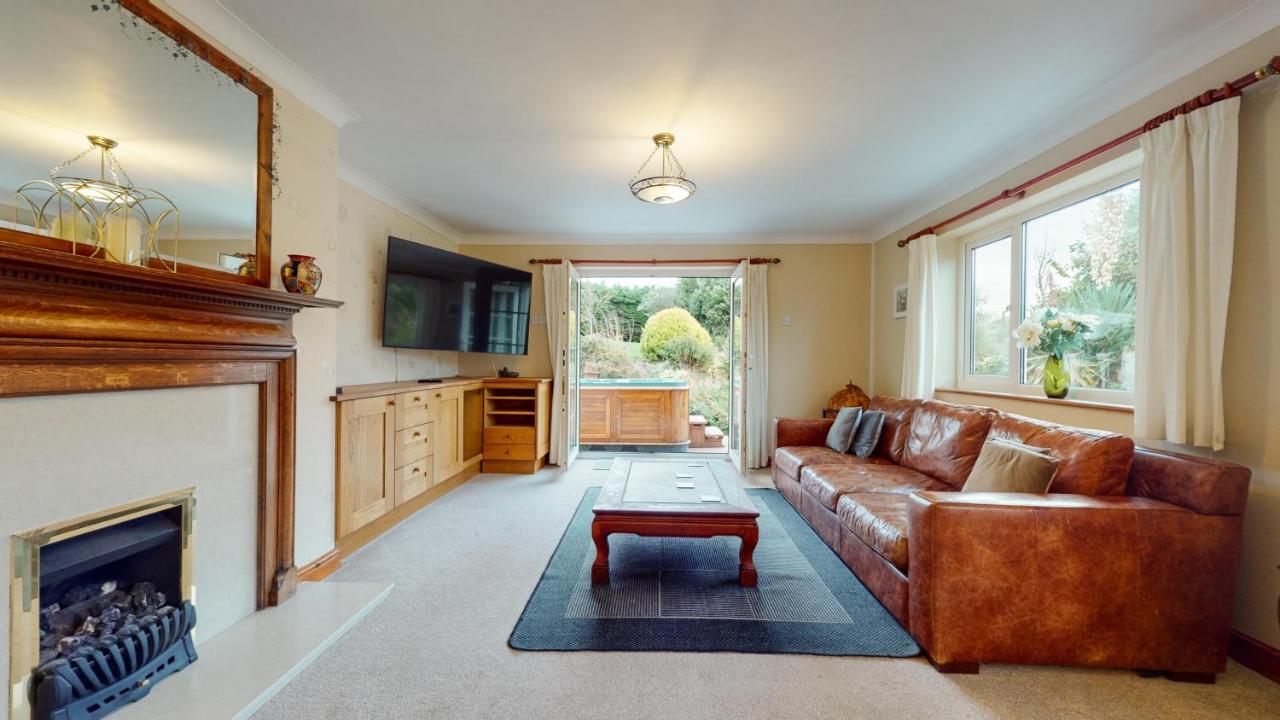 Jaw-Dropping Beach House In Anglesey Benllech Bagian luar foto
