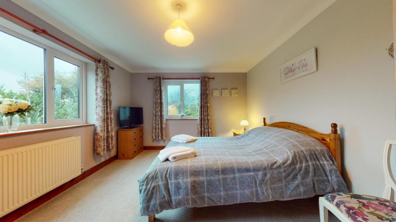 Jaw-Dropping Beach House In Anglesey Benllech Bagian luar foto