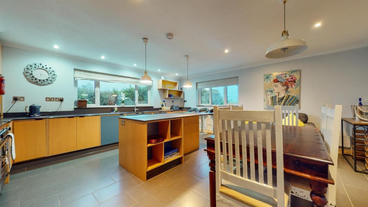 Jaw-Dropping Beach House In Anglesey Benllech Bagian luar foto