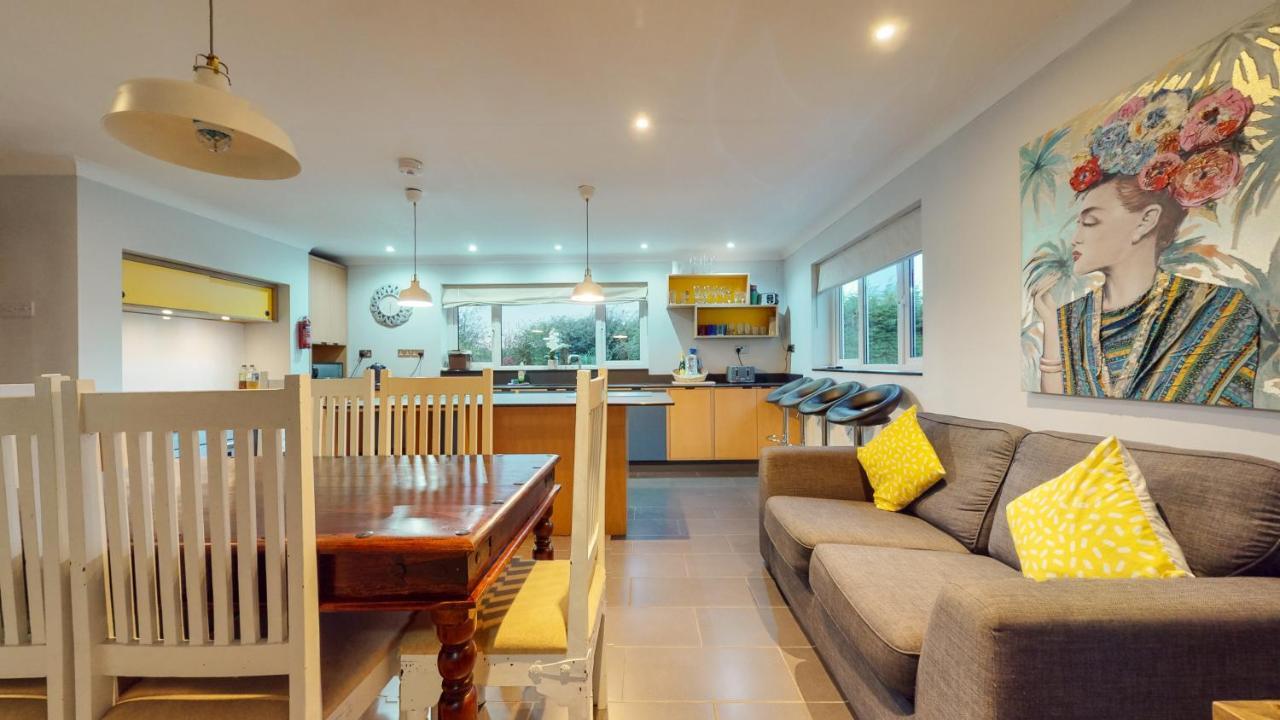 Jaw-Dropping Beach House In Anglesey Benllech Bagian luar foto
