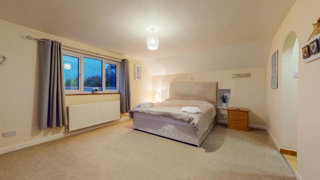 Jaw-Dropping Beach House In Anglesey Benllech Bagian luar foto