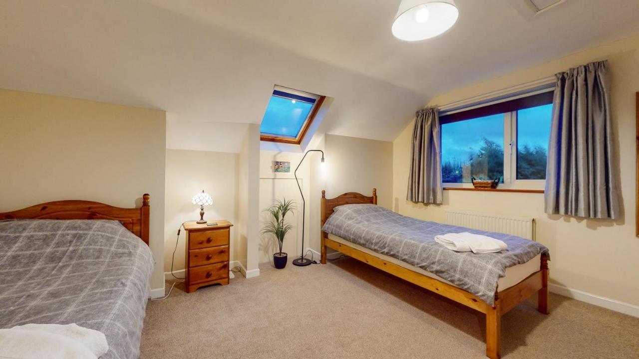 Jaw-Dropping Beach House In Anglesey Benllech Bagian luar foto