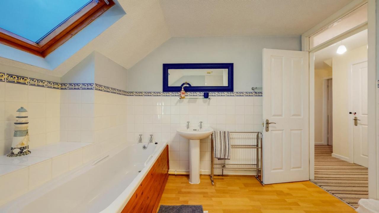 Jaw-Dropping Beach House In Anglesey Benllech Bagian luar foto